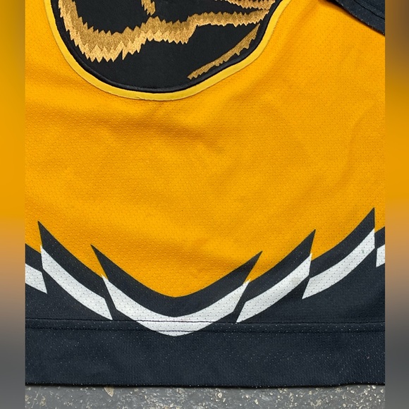 Vintage 90s Boston Bruins Pooh Bear Jersey # Jim Carey GOALIE CCM sz M fits M/L - Picture 3 of 10